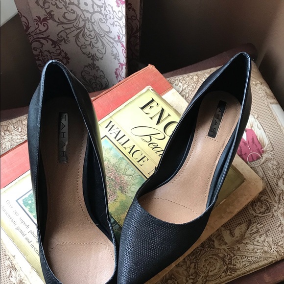 TAHARI Heels - Picture 3 of 4